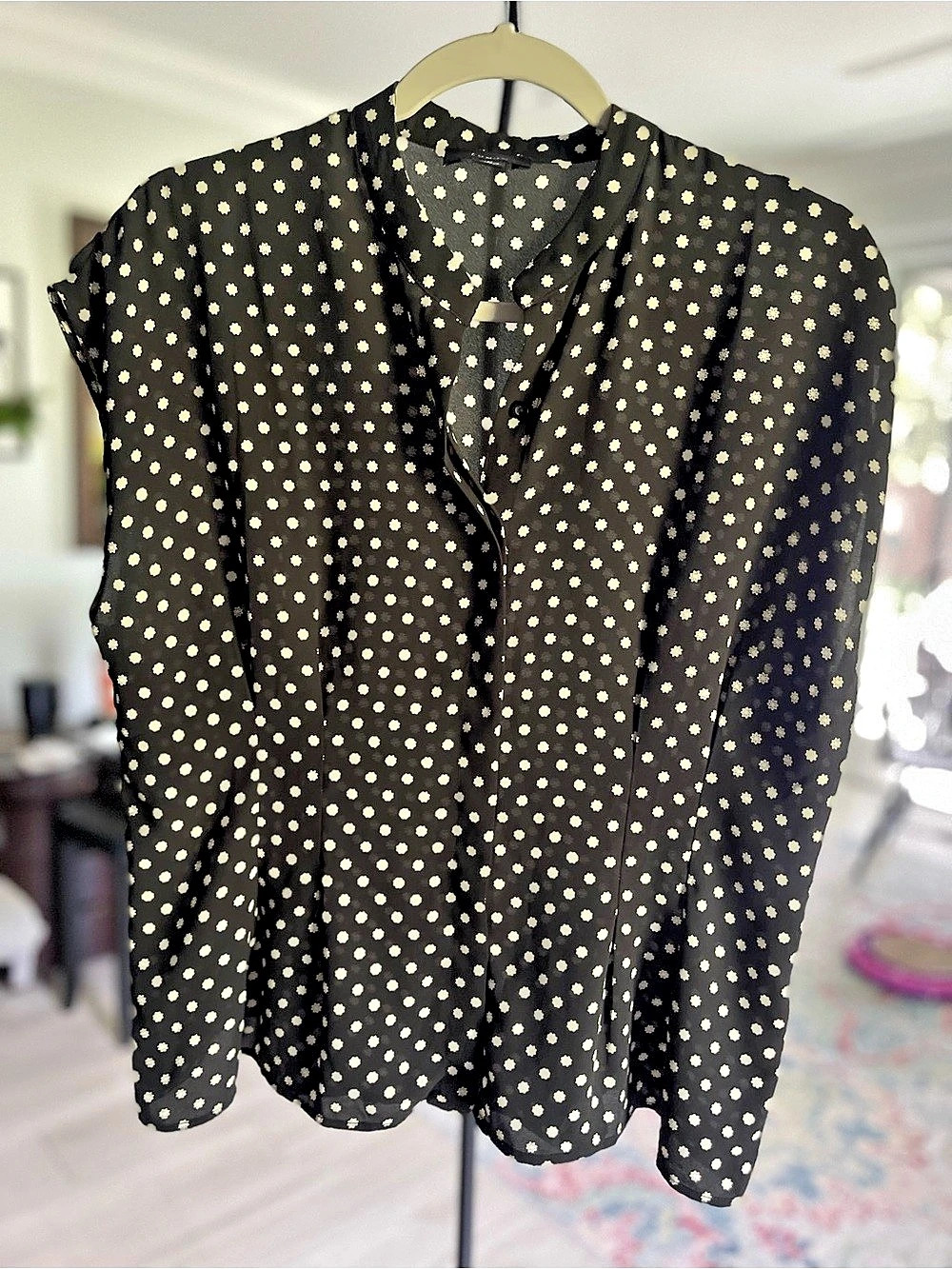 Lumiere Floral Blouse in Black & White Size Medium Like New